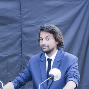 Bertrand Chameroy a tout donné pour proposer des arrivées fracassantes sur le plateau.
Exclusif - Bertrand Chameroy - Emission "C à vous" à l'occasion de la présentation des films "Strange Way Of Life" et "Le règne Animal" lors du 76ème Festival International du Film de Cannes le 18 mai 2023. © Jack Tribeca / Bestimage 