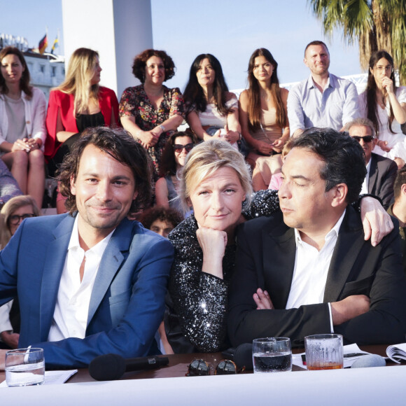 Y compris l'équipe de "C à vous", qui avait quitté les locaux de France 5 pour la Croisette.
Exclusif - Bertrand Chameroy, Anne-Elisabbeth Lemoine, Patrick Cohen, Pierre Lescure - Emission "C à vous" lors du 76ème Festival International du Film de Cannes le 24 mai 2023. © Jack Tribeca / Bestimage 