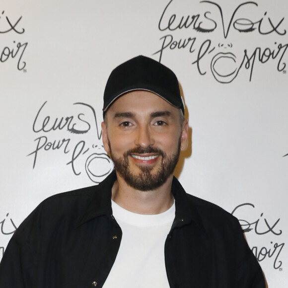 Exclusif - Christophe Willem au Photocall de la 10ème édition de la soirée "Leurs voix pour l'espoir" au profit de la recherche contre le cancer du pancréas (fondation ARCAD) à l'Olympia à Paris le 17 octobre 2022. © Marc Ausset-Lacroix / Perusseau / Bestimage