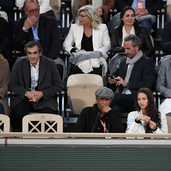 Raphaël Enthoven et sa compagne Adèle Van Reeth, Yannick Noah avec ses enfants Joalukas Noah, Jenaye Noah avec son demi-frère Tomathy Stewart-Whyte (fils de Heather Stewart) - Célébrités dans les tribunes des internationaux de France de Roland Garros à Paris le 30 mai 2022. 
