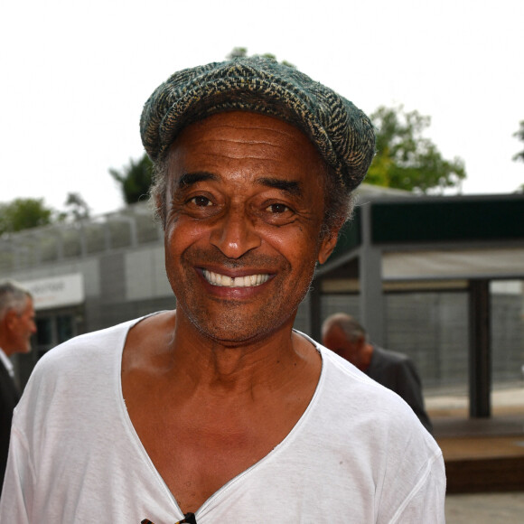 Yannick Noah s'est marié dans les années 90 avec une Britannique.
Yannick Noah - 2ème édition du gala "Coeur Central" au profit de Terre d'Impact fonds de dotation de la FFT et de l'association "Fête le Mur "sur le Court Central Philippe Chatrier à Roland Garros, Paris. © Veeren/Bestimage