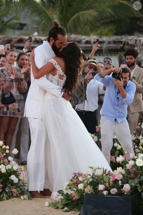 Exclusif - Prix Spécial - Jenaye Noah, Joakim Noah, Lais Ribeiro - Joakim Noah et Lais Ribeiro se sont mariés devant leurs amis et leur famille sur la plage de Trancoso au Brésil le 13 juillet 2022.