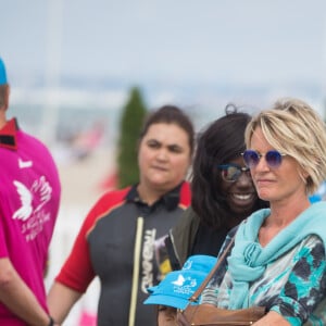 Exclusif - Sophie Davant - Le Secours populaire "Journée des oubliés des vacances" emmène 5.000 enfants franciliens sur les plages chics de Deauville, en Normandie, France, le 23 août, réservée pour l'occasion avec l'accord de la municipalité. © Tiziano de Silva/Bestimage