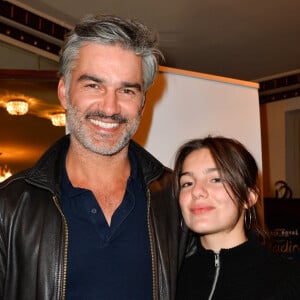 Mais, il y a 22 ans, il a eu une paire de jumeaux.
Exclusif - François Vincentelli avec sa fille Lucie - Remise du prix de La Fondation Barrière au Théâtre du Palais Royal pour la piéce "Edmond" à Paris le 4 octobre 2016. © Coadic 