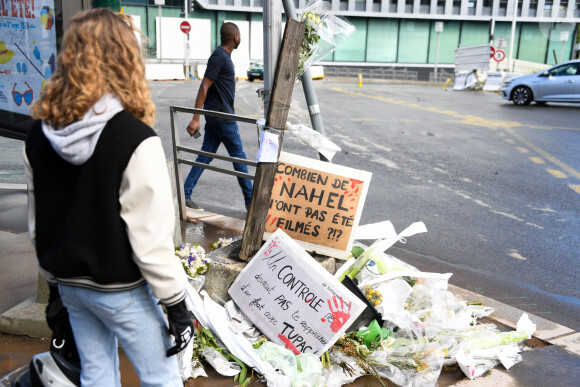 Une grande chanteuse française a rejoint le mouvement d'un collectif d'artistes qui appellent à la grève ce samedi 15 juillet.
Hommage à Nahel après sa mort, tué par un policier après un refus d'obtempérer à Nanterre (Hauts-de-Seine, France, le 1er juillet 2023. © Lionel Urman/Panoramic/Bestimage