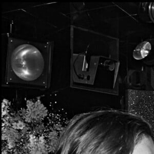 On aperçoit le très jeune garçon, né le 26 juillet 2022, en train de s'éclater sur des transats.
Archives - Jacques Doillon et Jane Birkin à la fête des 13 ans de mariage de Régine et Roger Choukroun.