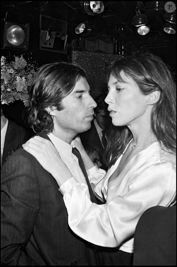 On aperçoit le très jeune garçon, né le 26 juillet 2022, en train de s'éclater sur des transats.
Archives - Jacques Doillon et Jane Birkin à la fête des 13 ans de mariage de Régine et Roger Choukroun.