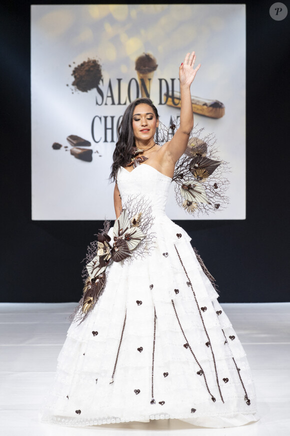 Joséphine Jobert - Défilé du 26éme Salon du Chocolat en faveur de la l'association Mécénat Chirurgie Cardique au Parc des Expositions de la Porte de Versailles à Paris le 27 octobre 2021. © Perusseau-Veeren/Bestimage