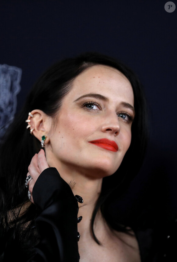 Avec ce lien de parenté, la jolie brune peut donc se targuer d'être la cousine d'Eva Green, qui ne cesse d'envoûter Hollywood.
Eva Green lors du photocall lors de la 45ème cérémonie des César à la salle Pleyel à Paris le 28 février 2020 © Dominique Jacovides / Olivier Borde / Bestimage 