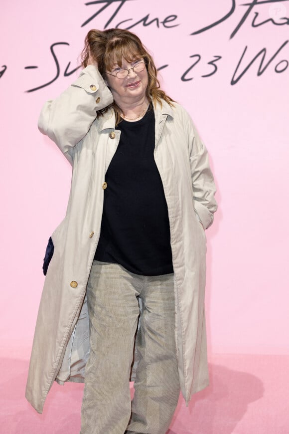 De nombreuses personnalités lui ont rendu hommage.
Jane Birkin - Photocall du défilé de mode prêt-à-porter printemps-été 2023 Femmes "Acne Studios" lors de la fashion week de Paris. Le 28 septembre 2022 © Olivier Borde / Bestimage