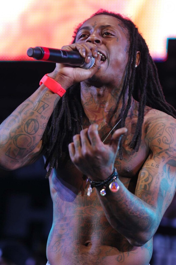 Lil Wayne échappe encore à la prison, cette fois-ci grâce à un incendie, le 2 mars 2010 !