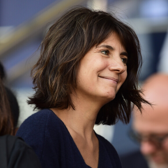 Elle reconnaît même faire "nimporte quoi !"
Estelle Denis dans les tribunes lors du match de championnat de Ligue 1 Conforama opposant le Paris Saint-Germain au Racing Club de Strasbourg Alsace au Parc des princes à Paris, France, le 14 septembre 2019. Le PSG a gagné 1-0. © Jean-Baptiste Autissier/Panoramic/Bestimage