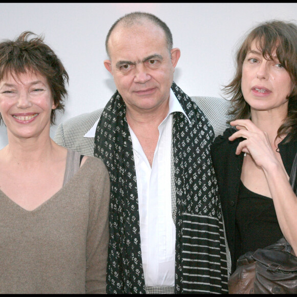 La photographe chute de son appartement, situé au 4e étage.
Jane Birkin et sa fille Kate Barry