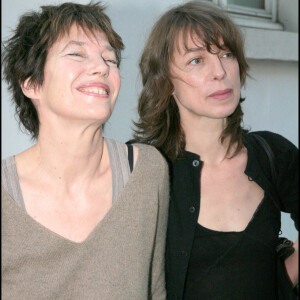 Puis en 2013, elle perdra sa fille aînée, Kate Barry.
Jane Birkin et Kate Barry