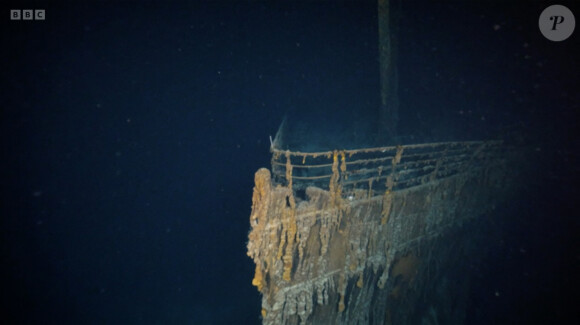 Grâce à lui, de nombreux vestiges du Titanic ont été retrouvés et sont mis en valeur dans l'exposition immersive sur le navire qui débute à Paris.
Image du documentaire de la BBC sur le sous-marin Titan