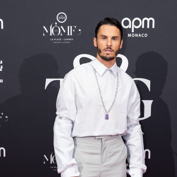 Baptiste Giabiconi - Photocall de la première édition du dîner de charité "Together we Give" sur la Plage "La Môme"lors du 76ème Festival International du Film de Cannes le 23 mai 2023. © Jeremy Melloul/Bestimage 