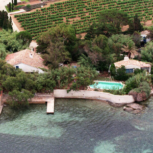 Et Brigitte Bardot, installée à la Madrague à Saint-Tropez (Var), en a fait les frais. 
La Madrague, Saint-Tropez (Var)