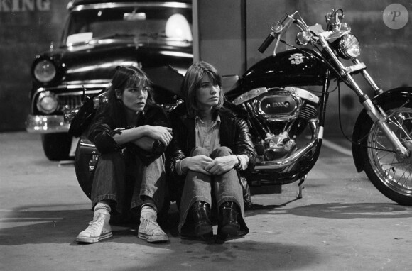 Il faut dire qu'elles se connaissaient depuis longtemps.
En France, à Paris, Jane BIRKIN et Françoise HARDY sur le plateau de l'émission "Numéro Un". Le 8 octobre 1976 © Bernard Leguay via Bestimage