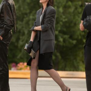 Réalisatrice célèbre, Charlotte Gainsbourg a mis longtemps à accepter son physique. 
Charlotte Gainsbourg - Les célébrités assistent au défilé de la collection homme été 2024 de Saint Laurent "Each Man Kills The Thing He Loves" à Berlin, France, le 12 juin 2023. 