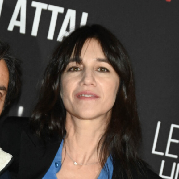 Yvan Attal et sa compagne Charlotte Gainsbourg - Avant-première du film "Les Choses Humaines" au cinéma UGC Normandie à Paris le 23 novembre 2021. © Coadic Guirec/Bestimage 