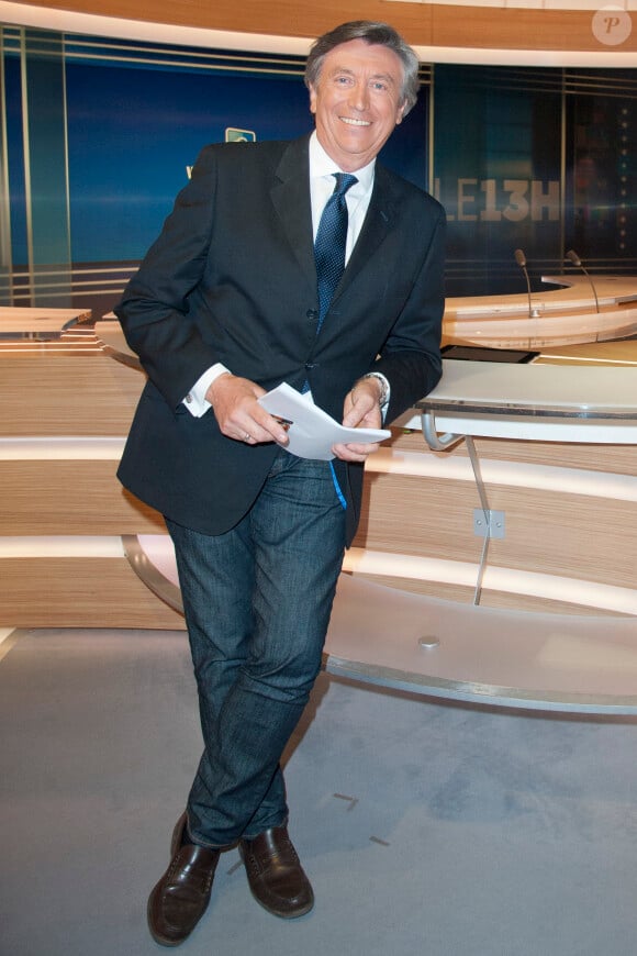 Le journaliste a eu l'occasion de se confier sur les gros loupés dont il était responsable avec son fils Gabriel...
Exclusif - Jacques Legros sur le plateau du Journal de TF1 le 30 avril 2015