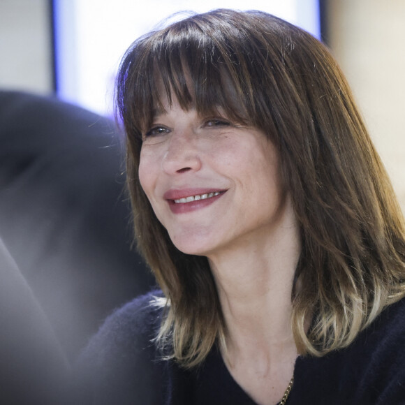 Bonjour les légumes crus, au revoir le gluten, le laitage, la viande rouge et la charcuterie.
Sophie Marceau, pour la promotion de son livre "La Souterraine" publié chez Seghers au Festival du Livre de Paris 2023 au Grand Palais Éphémère - Paris le 22/04/2023 - © Jack Tribeca / Bestimage 