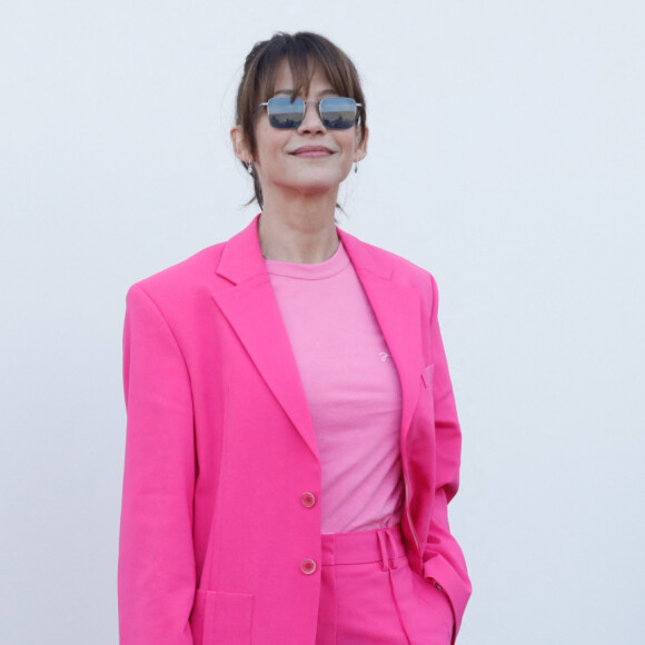 A 56 ans, l'actrice est toujours aussi splendide qu'avant.
Sophie Marceau - Les célébrités au photocall du défilé Jacquemus pour la présentatation de la toute dernière collection "Le Raphia" au Bourget, Seine-Saint-Denis (93), France, le 12 décembre 2022. © Veeren-Clovis/Bestimage 