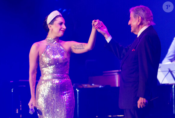 Il avait signé de grands duos, notamment avec Lady Gaga
Lady Gaga et Tony Bennett en concert en duo sur la Grand-Place de Bruxelles, pour la sortie de leur album " Cheek to Cheek ". Belgique, Bruxelles, 22 septembre 2014.