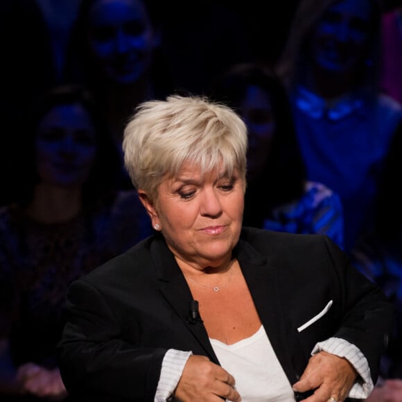 Exclusif - Mimie Mathy - Enregistrement de l'émission "La Boîte à secrets 4" à Paris, présentée par F.Bollaert, et diffusée le 10 avril sur France 3. Le 23 janvier 2020 © Tiziano Da Silva / Bestimage Au cours de la soirée, chaque invité aura une boîte disposée devant lui, de laquelle il extraira un objet revêtant une valeur particulière à ses yeux. Après en avoir livré la signification en plateau, la personnalité verra alors apparaître une surprise sous la boîte géante de l'émission, avec l'intervention de proches. Une émission qui véhicule de belles valeurs, et qui contiendra son lot de larmes et de révélations dans une atmosphère bienveillante. 