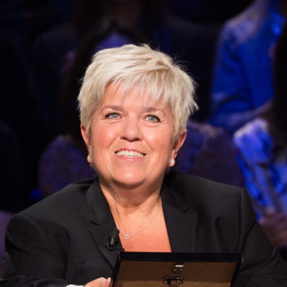 Exclusif - Mimie Mathy - Enregistrement de l'émission "La Boîte à secrets 4" à Paris, présentée par F.Bollaert, et diffusée le 10 avril sur France 3. Le 23 janvier 2020 © Tiziano Da Silva / Bestimage Au cours de la soirée, chaque invité aura une boîte disposée devant lui, de laquelle il extraira un objet revêtant une valeur particulière à ses yeux. Après en avoir livré la signification en plateau, la personnalité verra alors apparaître une surprise sous la boîte géante de l'émission, avec l'intervention de proches. Une émission qui véhicule de belles valeurs, et qui contiendra son lot de larmes et de révélations dans une atmosphère bienveillante. 