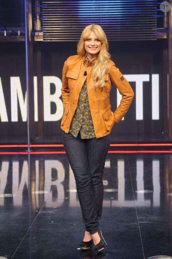 Mischa Barton sur le plateau de l'émission Chiambretti, à Milan le 3 mars 2010
