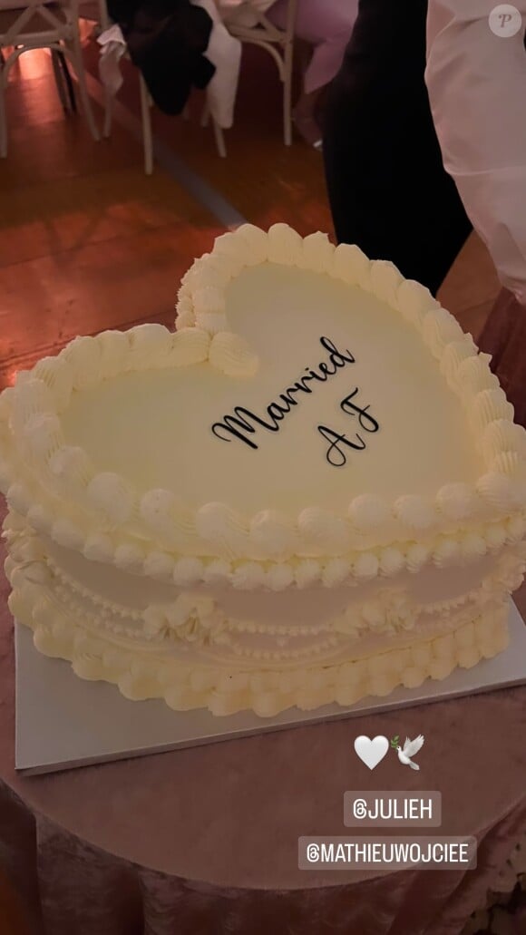 Pour cette cérémonie, Omar et Hélène Sy ont pu déguster un succulent gâteau en forme de coeur
 