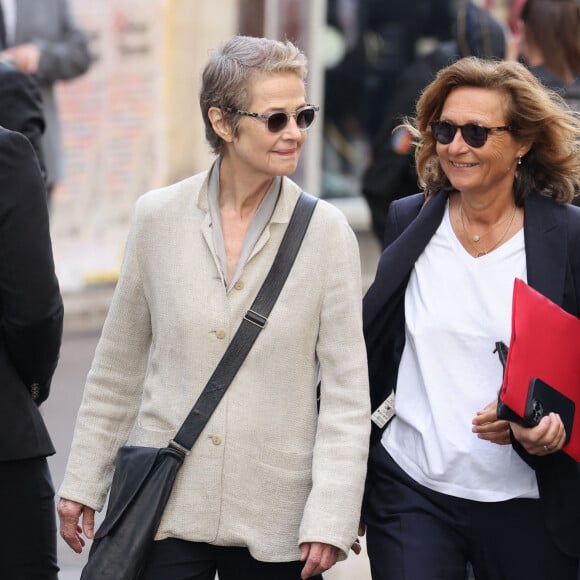 Charlotte Rampling, Olivier Gluzman - Obsèques de Jane Birkin en l'église Saint-Roch à Paris. Le 24 juillet 2023. © Jacovides-KD Niko / Bestimage