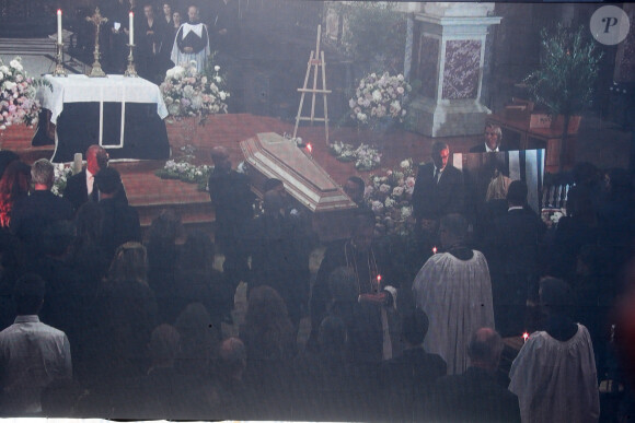 Illustration de l'écran géant lors des obsèques de Jane Birkin en l'église Saint-Roch à Paris. Le 24 juillet 2023
