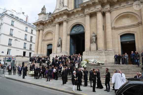 La cérémonie était réservée aux membres de la famille et à l'entourage proche faute de place
Sorties des obsèques de Jane Birkin en l'église Saint-Roch à Paris. Le 24 juillet 2023 © Jacovides-KD Niko / Bestimage