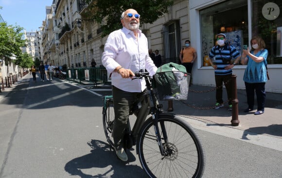 Un très beau patrimoine immobilier pour l'acteur.
Gérard Jugnot quitte les studios de RTL à Paris, France, le 10 juin 2021. © Panoramic/Bestimage