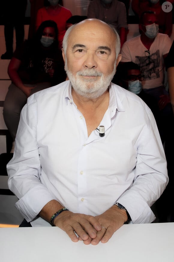 Exclusif - Gérard Jugnot - L'émission TPMP (Touche Pas à Mon Poste) présenté par C. Hanouna, diffusée en direct le 13 Septembre 2021 sur C8 avec G. Jugnot et Artus pour le film "Pourris Gatés" à Paris le 13 Septembre 2021 © Jack Tribeca / Bestimage 