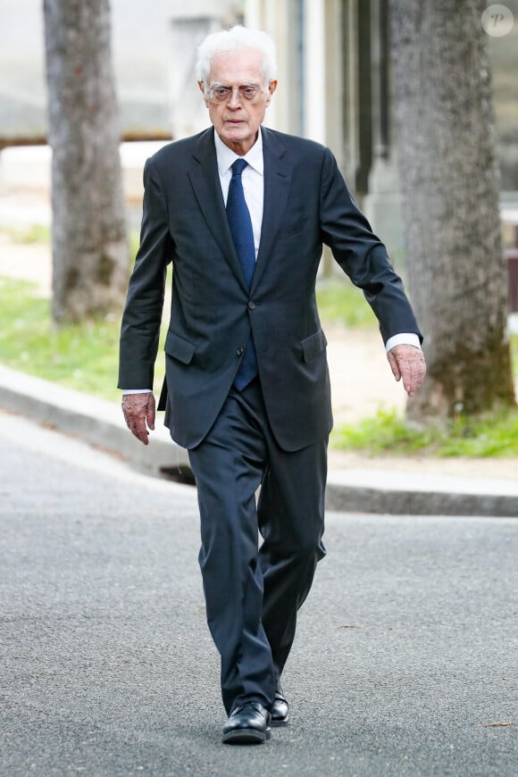 Une ascension qui l'a mis sous le feu des projecteurs.
Exclusif - Lionel Jospin à la sortie des obsèques de l'avocat et homme politique français Tony Dreyfus au cimetière du Montparnasse à Paris, France, le 5 mai 2023. © Christophe Clovis/Bestimage 