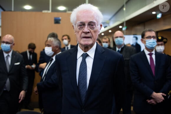 Lionel Jospin - Inauguration d'une plaque en hommage au professeur Samuel Paty au Ministère de l'Education nationale, un an après avoir été assassiné par un terroriste. Le 16 octobre 2021 © Raphael Lafargue / Pool / Bestimage 