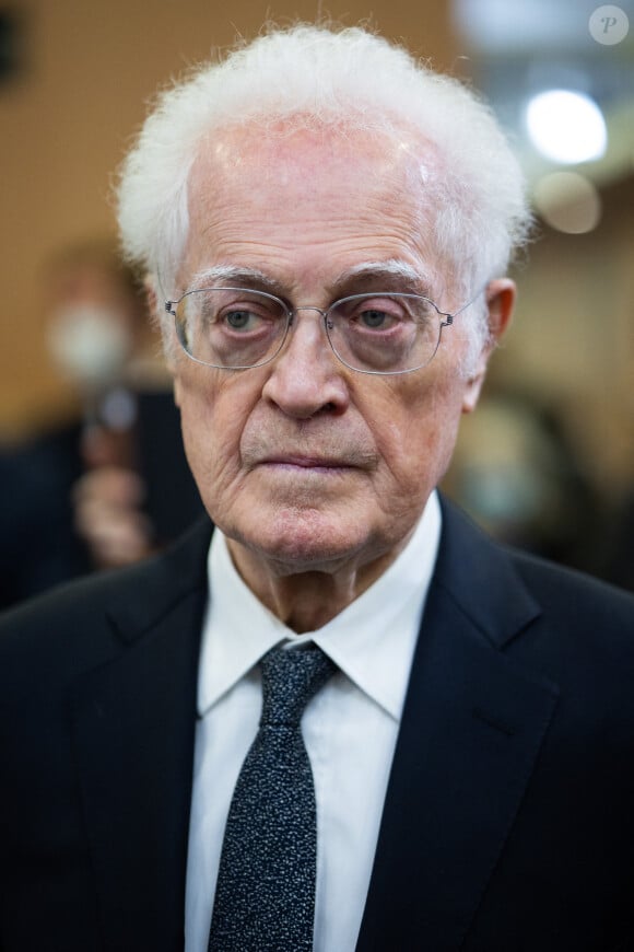 Lionel Jospin - Inauguration d'une plaque en hommage au professeur Samuel Paty au Ministère de l'Education nationale, un an après avoir été assassiné par un terroriste. Le 16 octobre 2021 © Raphael Lafargue / Pool / Bestimage 