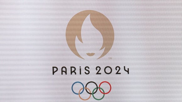 Paris 2024 : Le créateur de la torche olympique, dont la forme fait jaser, révèle sa signification