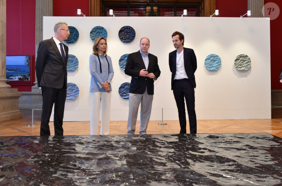 Exclusif - Robert Calcagno, Mathieu Lehanneur, le prince Albert II de Monaco et Nancy Dotta - Après le succès chez Christie's à Paris en janvier dernier, la collection 50 Seas créée par le designe M.Lehanneur sera dévoilée au musée océanographique de La Principauté de Monaco du 22 avril au 6 mai. © Michael Alesi/Bestimage 