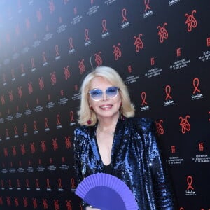 Amanda Lear - Photocall de la 20ème édition du dîner de la Mode du Sidaction, "Annees Palace" au Pavillon Cambon Capucines à Paris le 6 juillet 2023.  © Rachid Bellak/Bestimage 