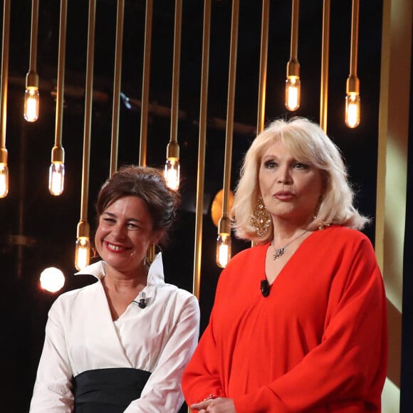 Valérie Lesort et Amanda Lear - 34ème Cérémonie des Molières au " Théâtre de Paris " à Paris, France, le 24 Avril 2023. © Bertrand Rindoff / Bestimage 