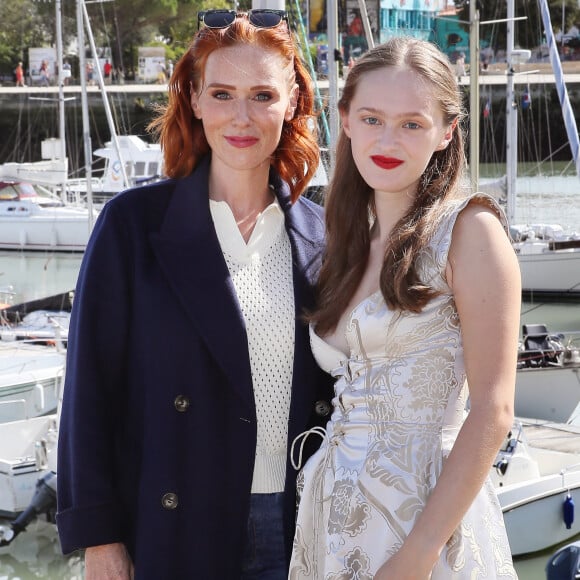 Audrey Fleurot et Lily Taieb lors du photocall du téléfilm "Esprit d'hiver" lors de la 24ème édition du Festival de la Fiction TV de La Rochelle, France, le 15 septembre 2022. © Patrick Bernard/Bestimage 