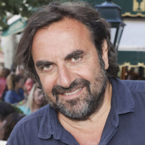 Dans l'industrie de la musique française, André Manoukian s'est brillamment fait un nom !
André Manoukian lors de la soirée de l'été littéraire et musical aux Deux Magots à Paris © Jack Tribeca / Bestimage 