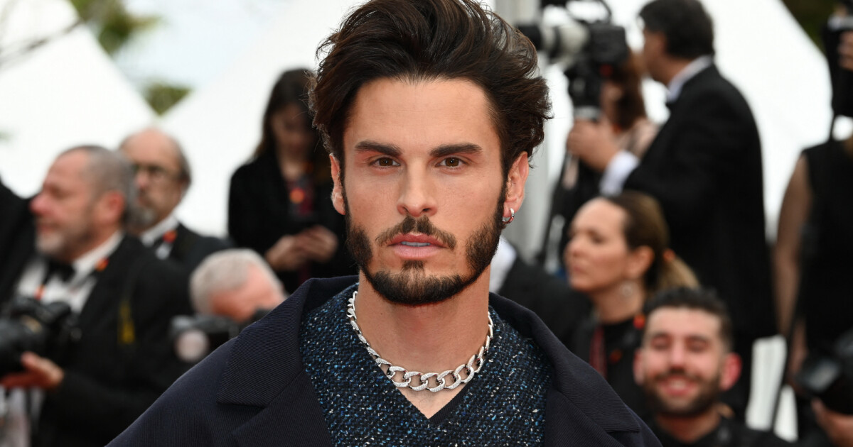 Baptiste Giabiconi et sa discrète compagne parents : nouvelles photos