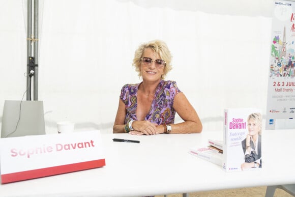 Exclusif - Sophie Davant - Festival des Livres et des Artistes organisé par l'association "Lecture pour Tous" engagée dans la lutte contre l'illettrisme au Mail Branly à Paris le 2 juillet 2022. © Pierre Perusseau / Jack Tribeca / Bestimage