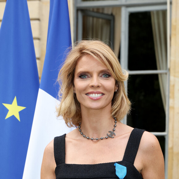 Exclusif - Sylvie Tellier - La présidente de l'association "Les Bonnes Fées", l'ancienne directrice générale d'un concours national de beauté et Miss France 2022, Sylvie Tellier décorée des l'insignes de chevalier de l'ordre national du Mérite par la secrétaire d'Etat, chargée de l'Économie sociale et solidaire et de la Vie associative dans les jardins de l'hôtel Matignon à Paris, France, le 26 juin 2023. © Dominique Jacovides/Bestimage