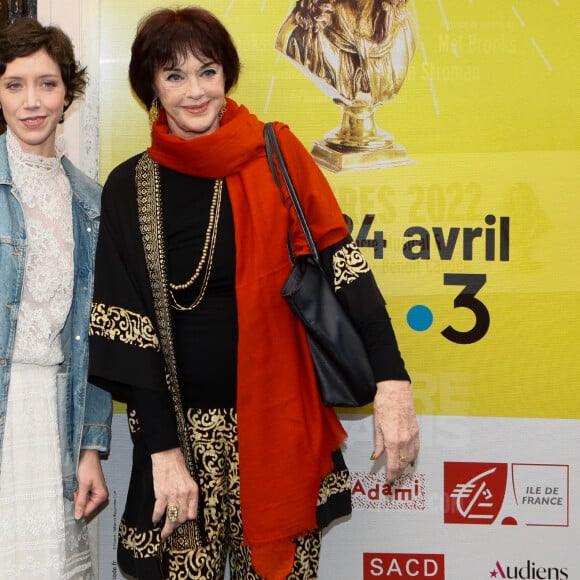 Exclusif - Sara Giraudeau et sa mère Anny Duperey - Arrivées à la 34ème cérémonie des Molières 2023 au théâtre de Paris à Paris, France, le 24 avril 2023. © Christophe Clovis / Bestimage